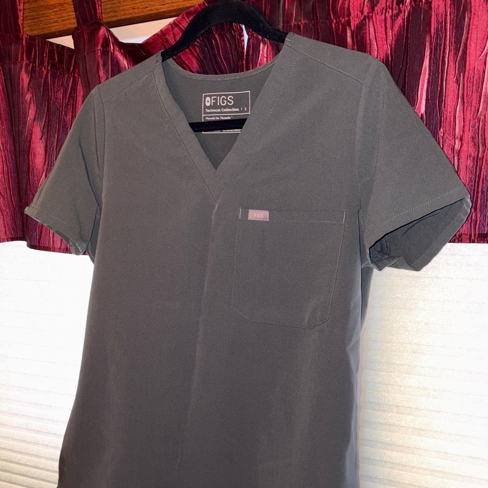 Figs Bonsai Scrub Top